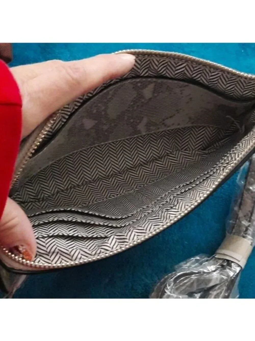 Jen & Co NWT Grey Snakeskin Leather Handbag Includes Crossbody & Wristlet Straps